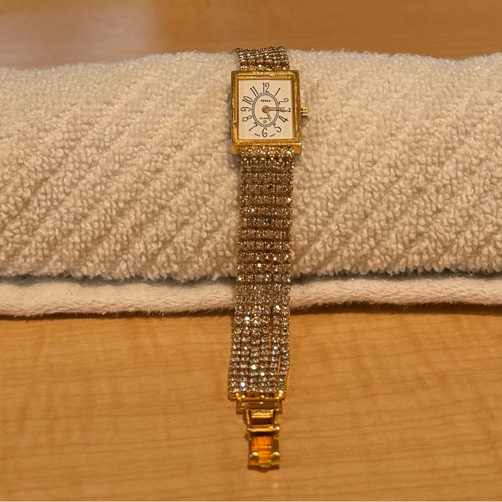 Gold Crystal Mesh Bracelet Watch - Elegant Women's Accessory